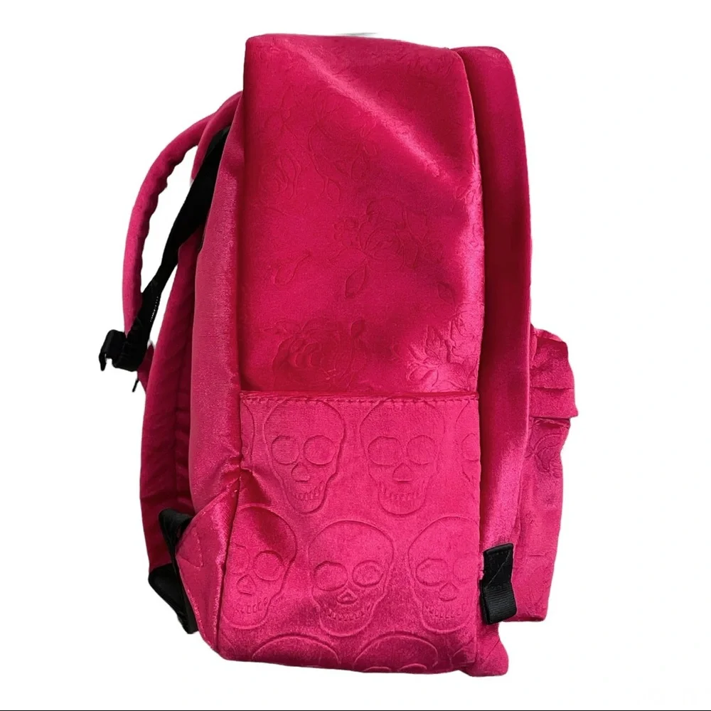 ๐ Betsey Johnson Skull & Roses Velvet Backpack - Picture 5 of 6